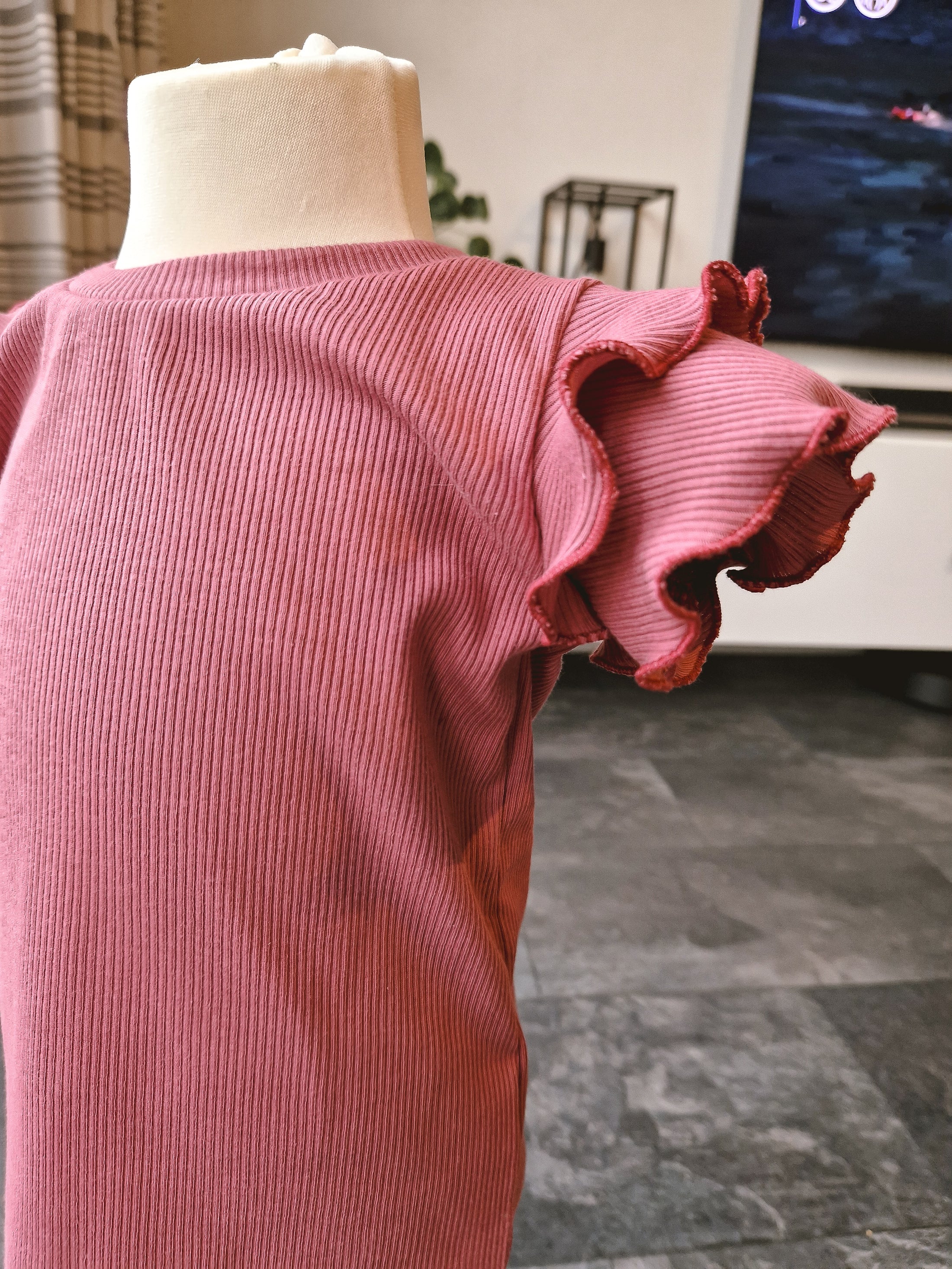 Ruffle shirt || Rib - Framboos